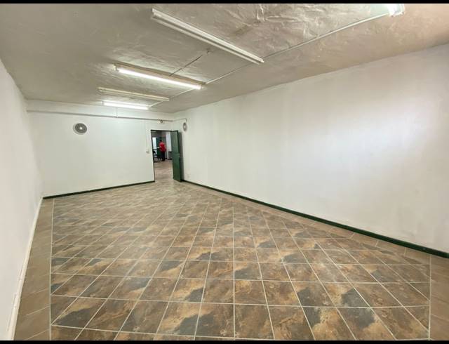 1,020M² BUILDING TO LET IN GEORGE CENTRAL